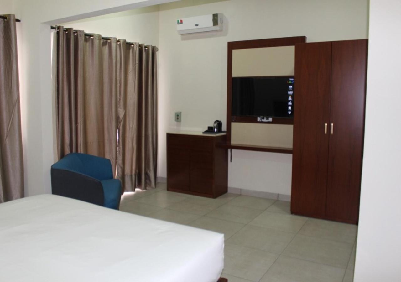 Ixoras Hotel Kinshasa Esterno foto