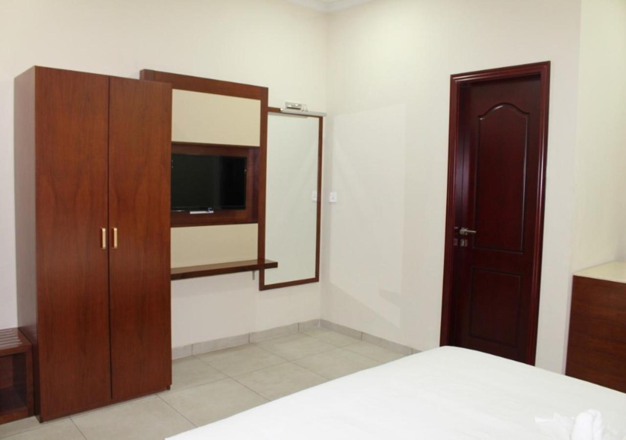 Ixoras Hotel Kinshasa Esterno foto