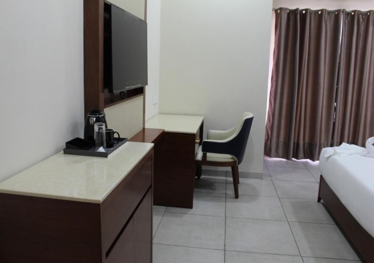 Ixoras Hotel Kinshasa Esterno foto