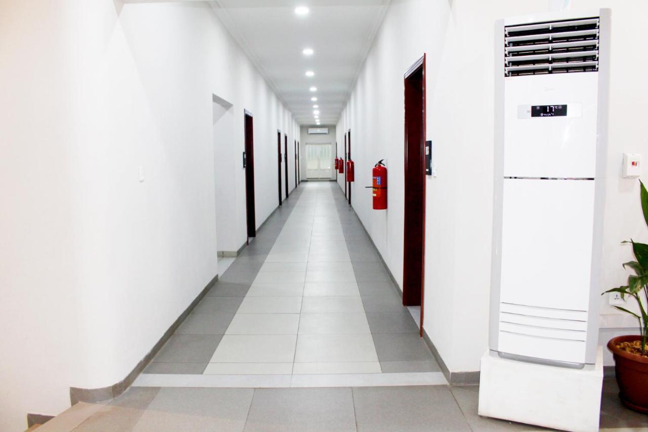 Ixoras Hotel Kinshasa Esterno foto