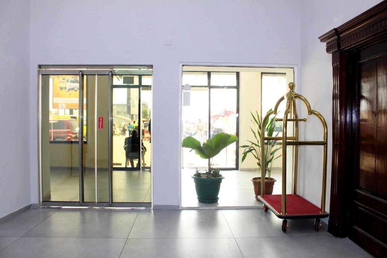 Ixoras Hotel Kinshasa Esterno foto