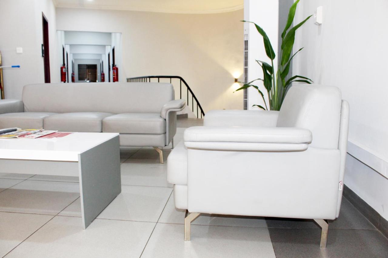 Ixoras Hotel Kinshasa Esterno foto