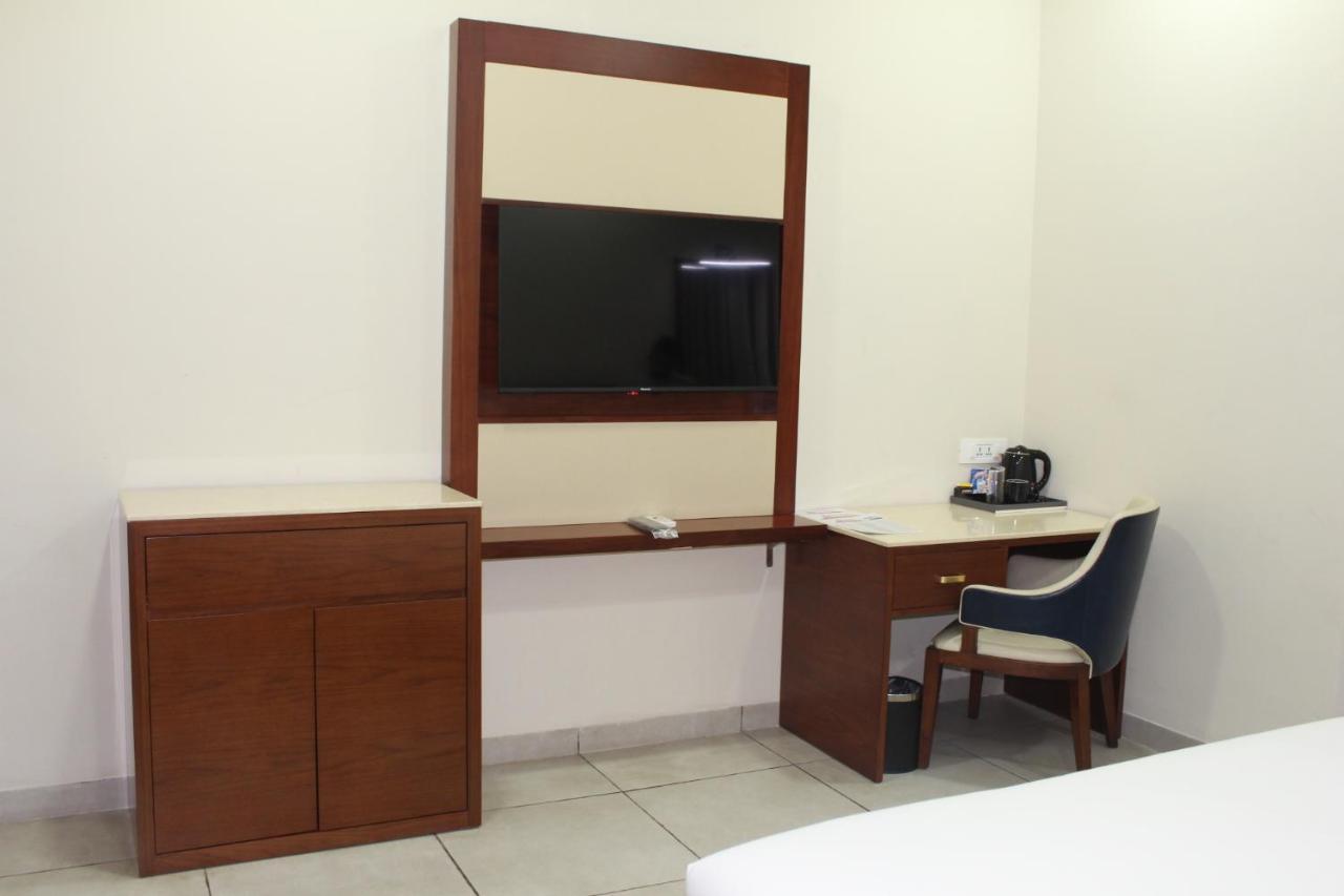 Ixoras Hotel Kinshasa Esterno foto