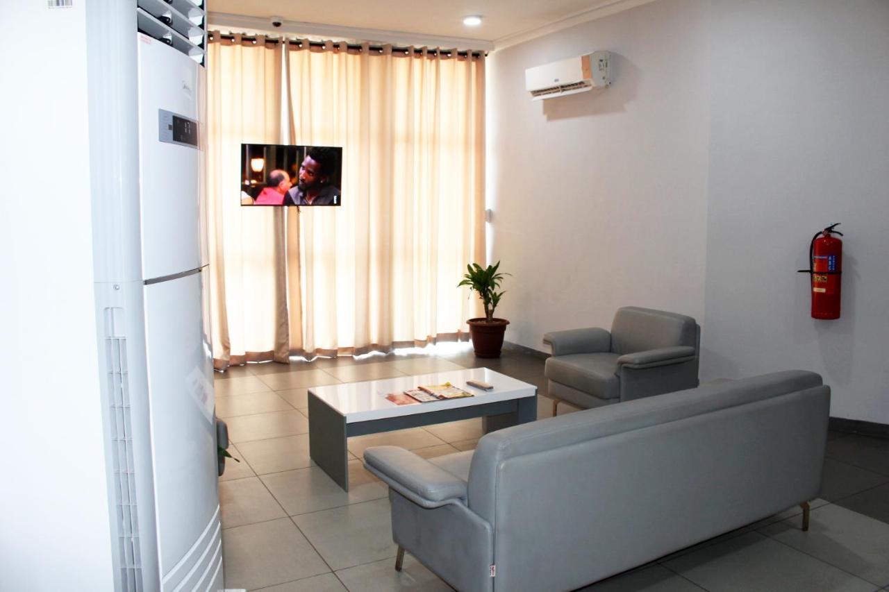Ixoras Hotel Kinshasa Esterno foto