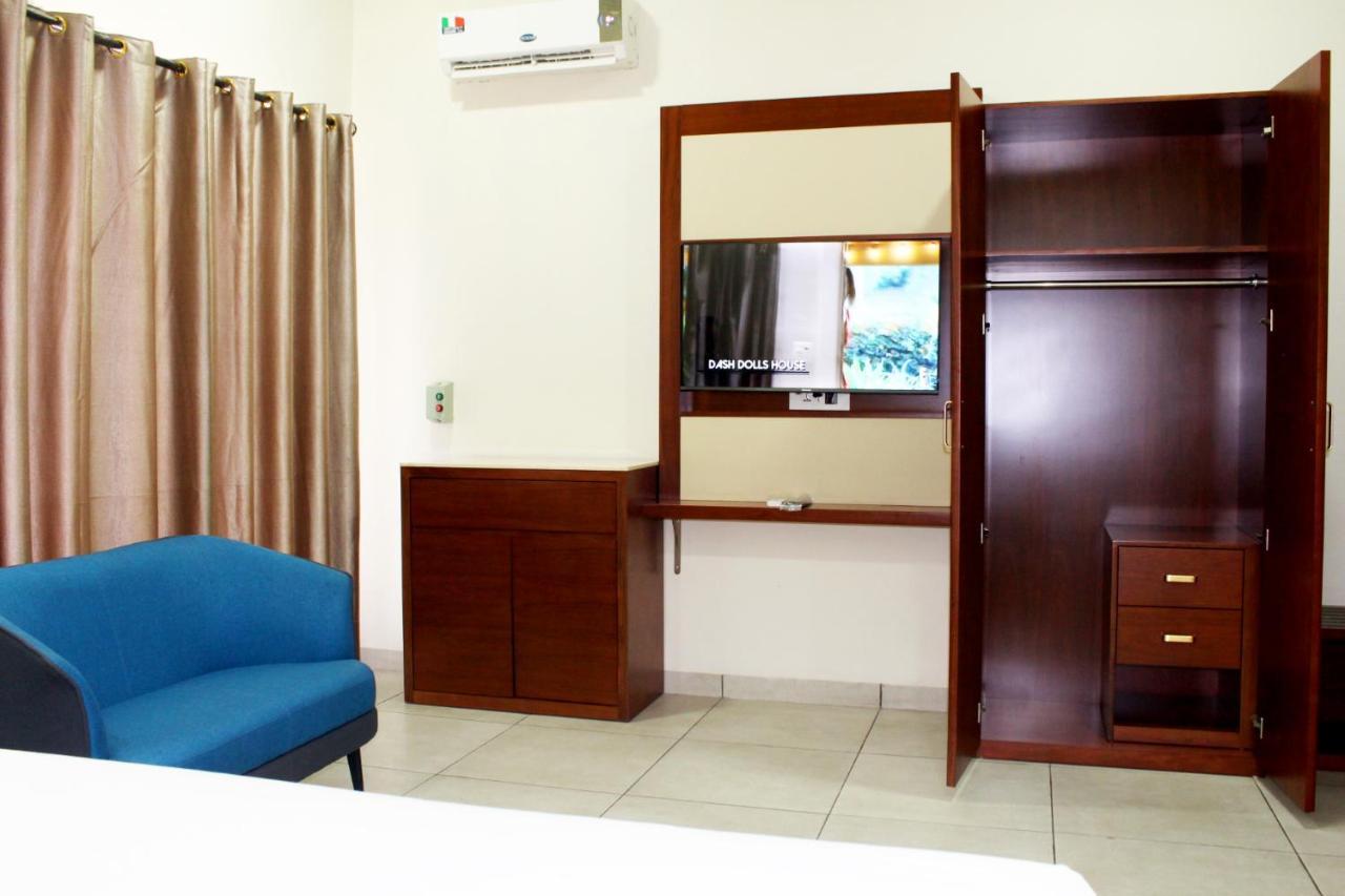 Ixoras Hotel Kinshasa Esterno foto