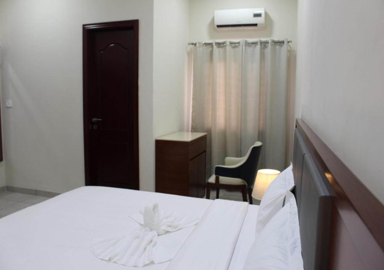 Ixoras Hotel Kinshasa Esterno foto