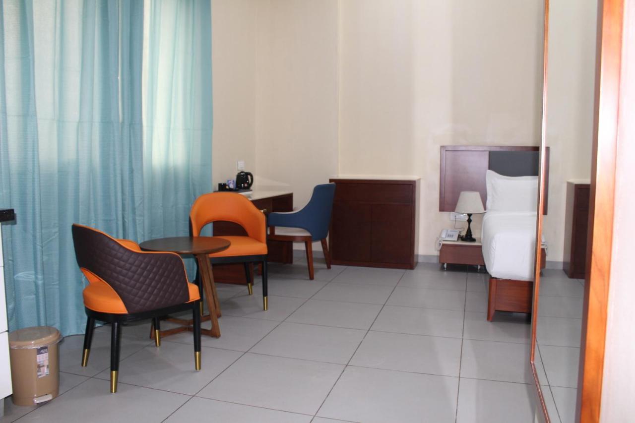 Ixoras Hotel Kinshasa Esterno foto