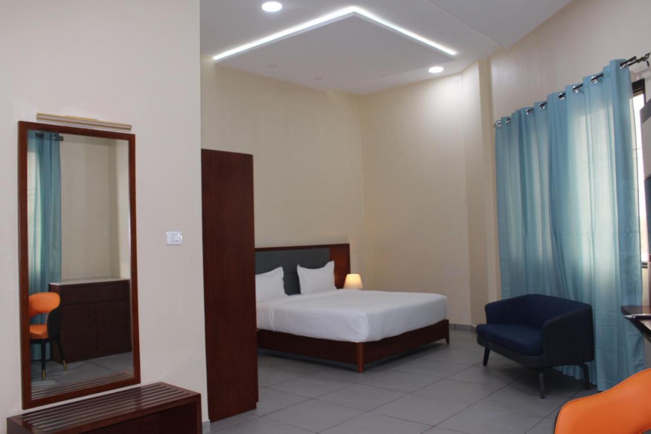 Ixoras Hotel Kinshasa Esterno foto