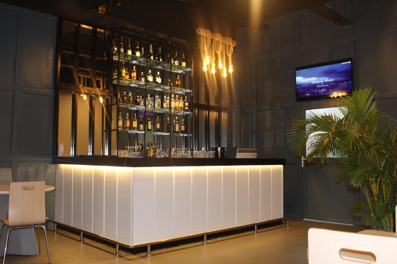 Ixoras Hotel Kinshasa Esterno foto