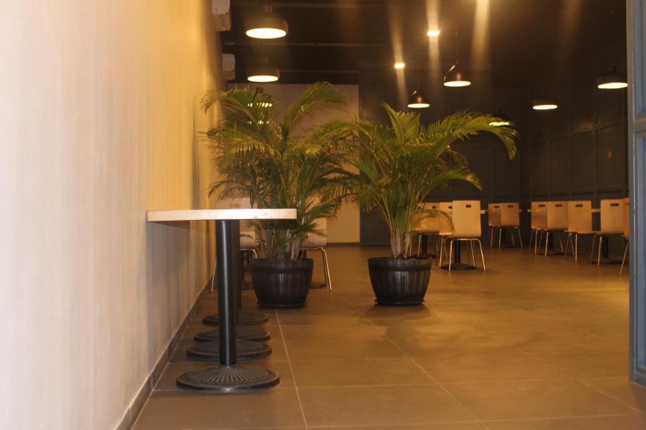 Ixoras Hotel Kinshasa Esterno foto